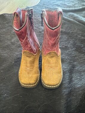Girls infant/toddler Shyanne cowboy boots size 3.